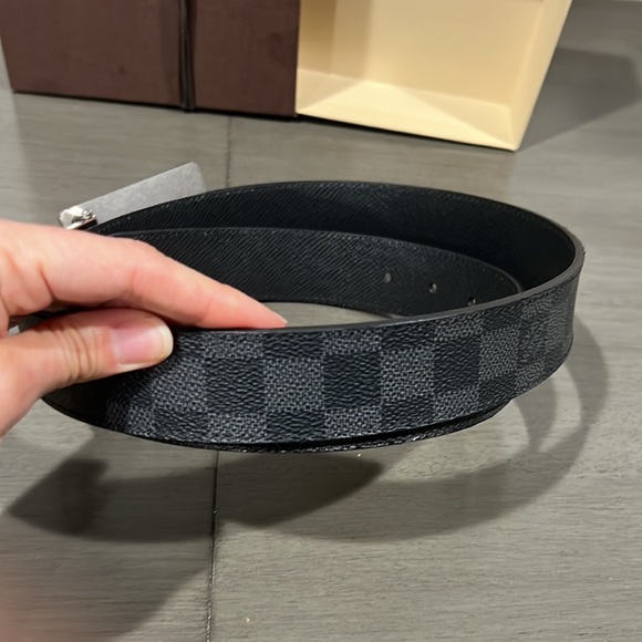 Men’s LV Inventeur Reversible belt - Picture 4 of 4